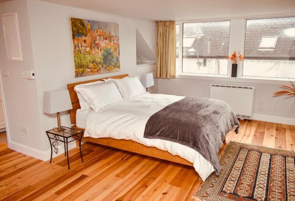 Paris Rooftop Studio At The Residence, Bantry Εξωτερικό φωτογραφία